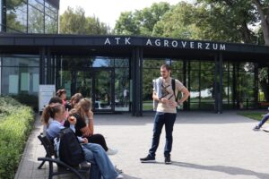 459823127 926879449466372 1522630124497417721 N 300x200