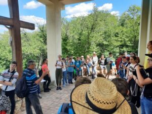 t22 a templom bejaratanal